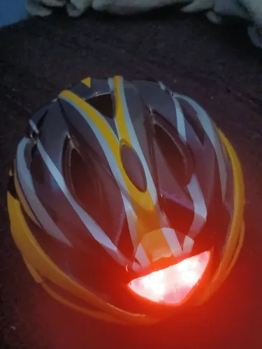 Capacete com led