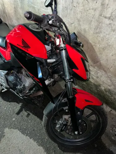 Estou vendendo um CB Twister 300f !!!!