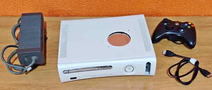 ? Xbox 360 FAT Branco - R$ 450
