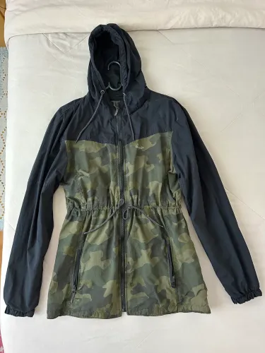 Jaqueta Conquista Feminina Camuflada - Resistente à Água - Excelente Estado