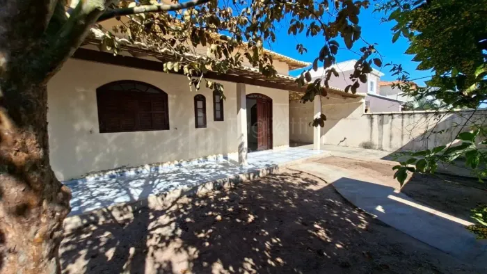 Portal das Conchas - Casa em Condomínio Fechado de Frente para a Lagoa Araruama/RJ