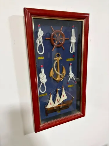 Quadro Marinheiro com moldura de madeira e vidro
