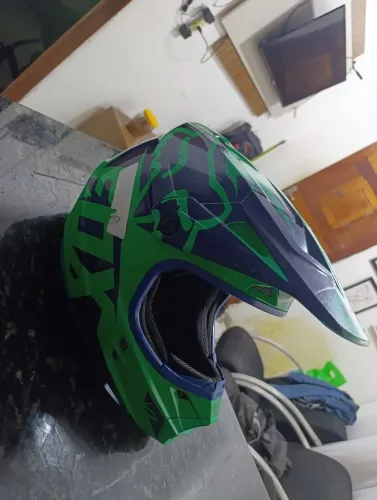 Capacete fox v1 verde 59-60 quem teve interesse chega no ZAP ai
