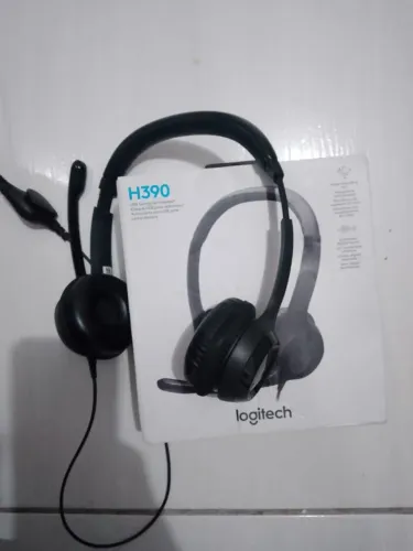 Headset Logitech H390 USB com Microfone e Cancelamento de Ruído - Muito Conservado
