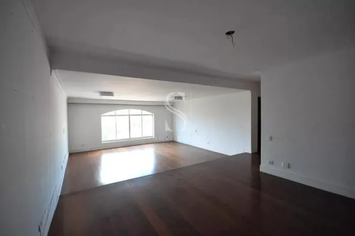 Condomínio Elvira, Real Parque - Apartamento de 211m² com 3 suítes e 4 vagas em Vila Morum