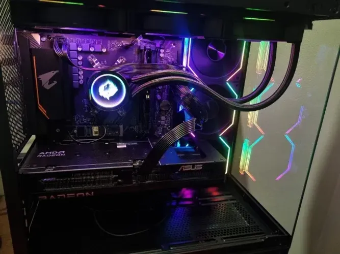 PC Gamer Ryzen 7 5700X + RX 9060 XT 16GB ASUS Prime OC | Menos de 2 meses de uso