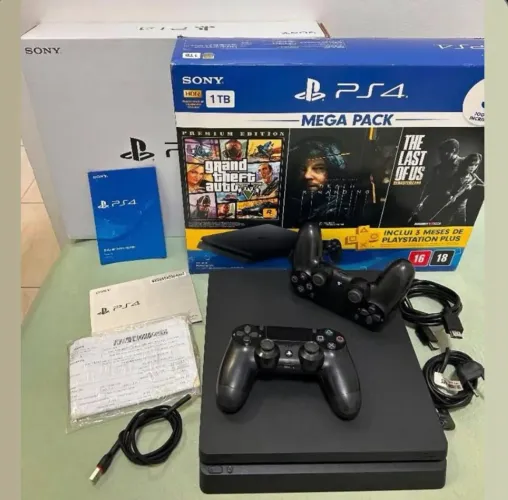 ? PS4 Slim 1TB Completo + 2 Controles + 32 Jogos + Garantia