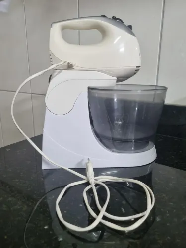 Batedeira Black & Decker, branca, 220v