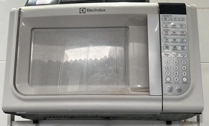 Microondas Eletrolux 127w 300reais