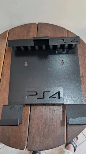 Suporte De Parede Reforçado Para Console PS4 - Metal Preto