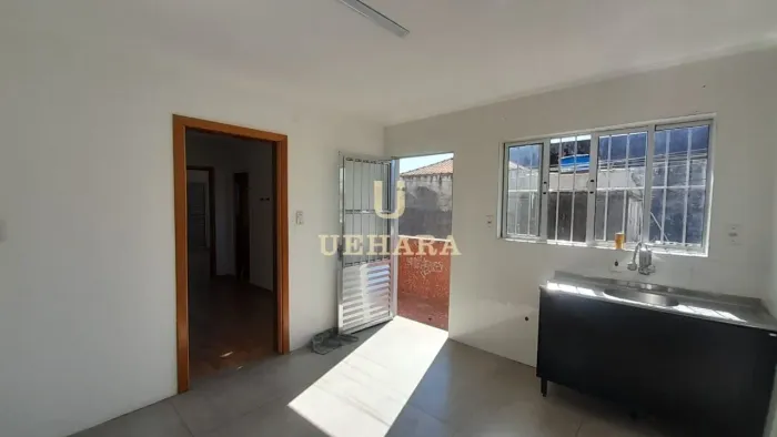 Casa de 2 dormitórios próximo da Av. Engenheiro Caetano Álvares.