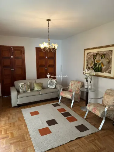 Casa Ampla Próxima à Praça do Marquês com 4 Salas e Garagem para 4 Carros