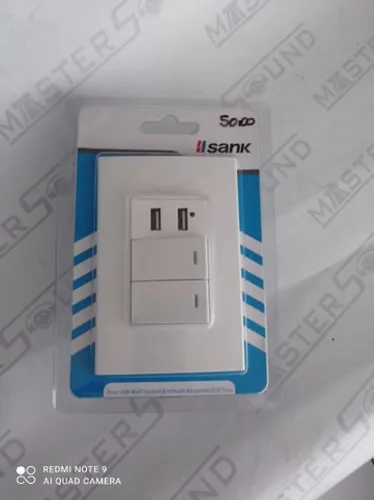 Interruptor duplo. Com 2 entradas USB. Novo.
