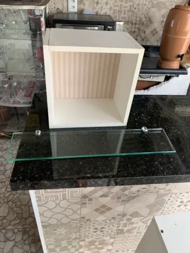Nicho Mdf e prateleira de vidro 