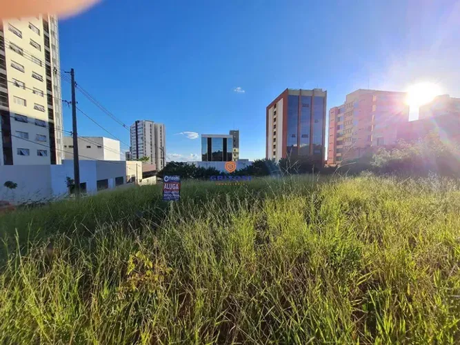 Lote com 242m² à venda no Parque Jardim Europa