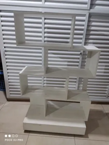 Estante expositora em MDF Branca
