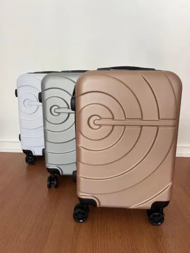 Lindas Malas de bordo e viagem ABS, com um design moderno e sofisticado.