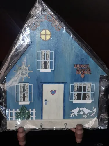 Porta chaves/cabideiro  de casinha.