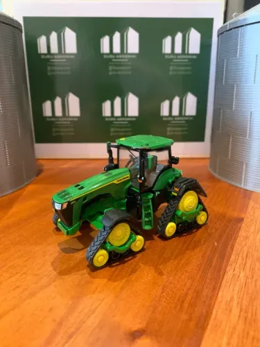 Miniatura de trator John Deere 8RX 1/64