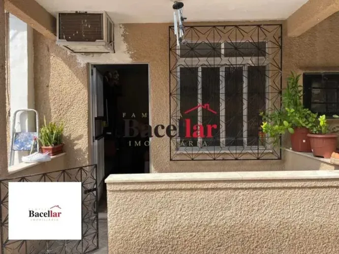 Casa de rua : Duplex / Residencial / Olaria