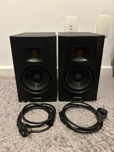 Par de Monitores Adam T5V