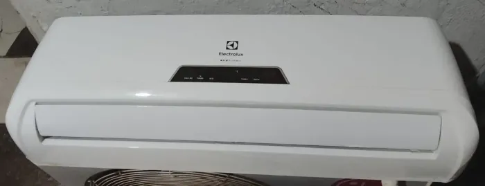 Ar condicionado 9 mil BTUS <br>Garantia de 90 dias <br>instalação e manutenção também ?