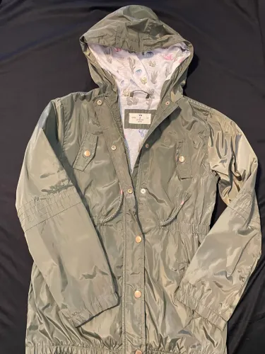 Jaqueta / Capa de chuva com capuz 10/11 anos 