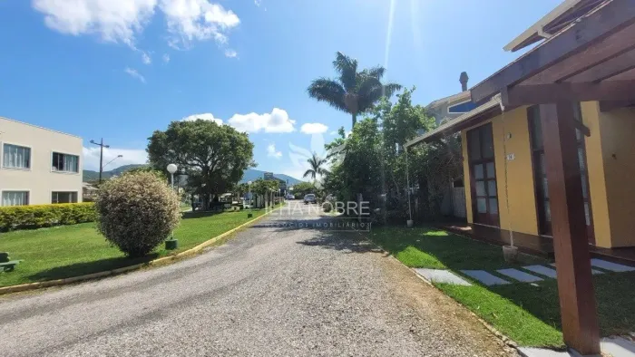 Casa para Alugar com 3 Quartos no Campeche Florianópolis/SC em Condomínio Fechado