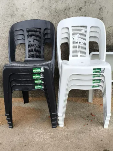 Cadeiras Plásticas Empilháveis - Preço Imperdível!