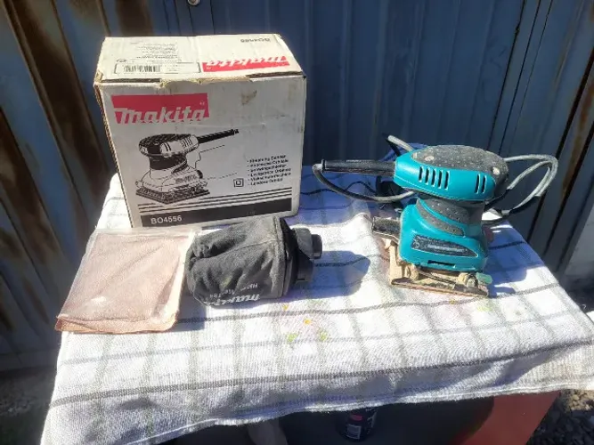 Lixadeira Orbital industrial 220V Makita BO4556