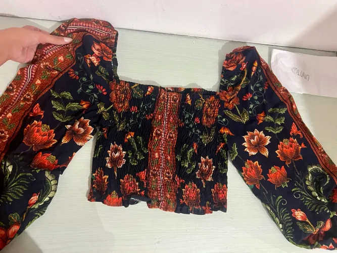 blusa cropped estampada