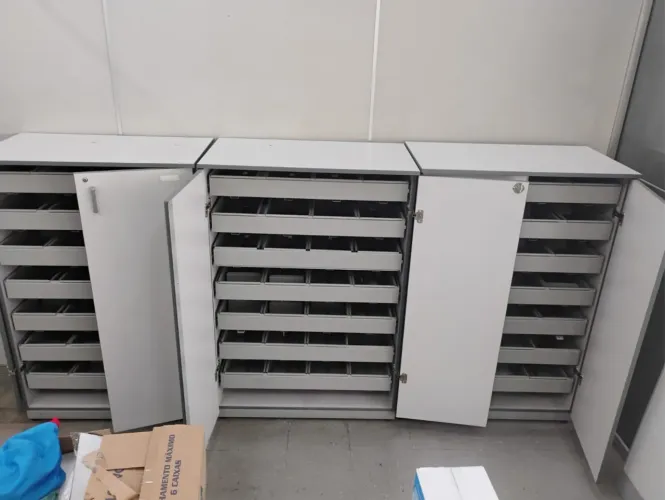 Armário médio com 2 portas