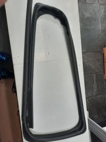Canaleta do Vidro Porta Traseira LE Original Renault Logan/ Sandero 2013/2019