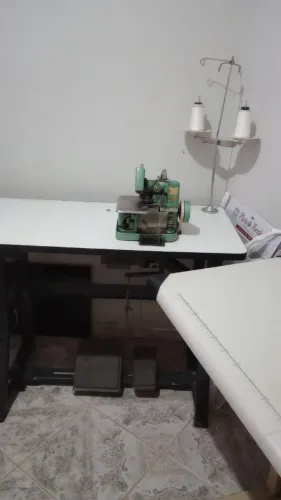 Maquina de costura Overlock