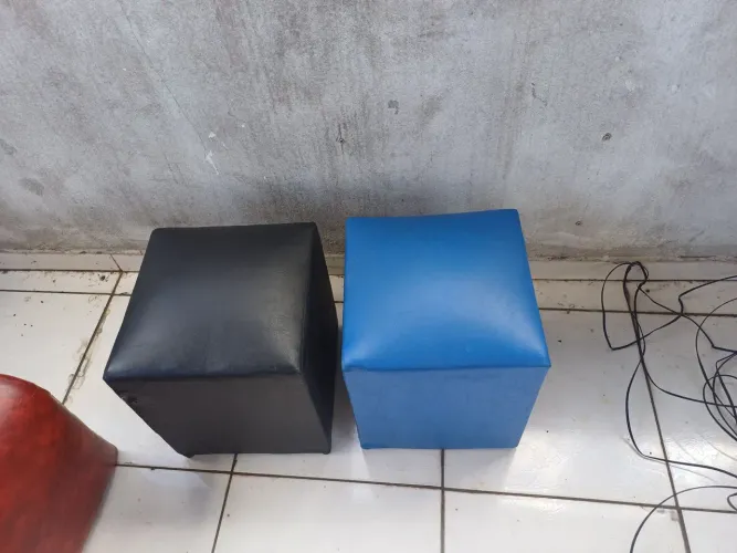 Vendo poltronas e pufs