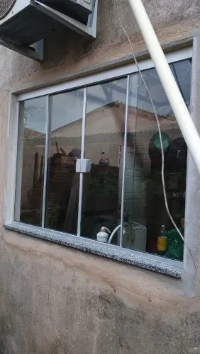 Janela incolor a pronta entrega