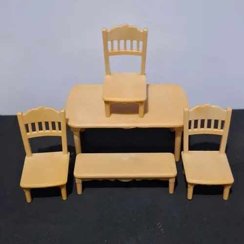 Kit mesa e cadeiras de Sylvanian Family