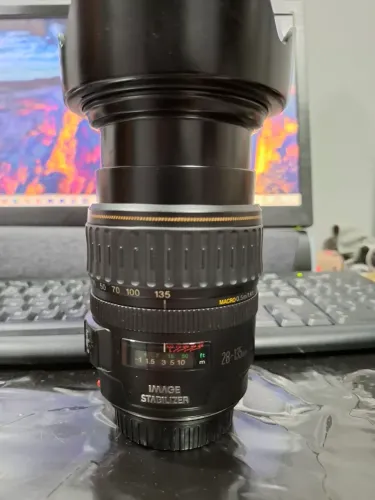 Lente Canon EF 28-135mm f/3.5-5.6 IS USM