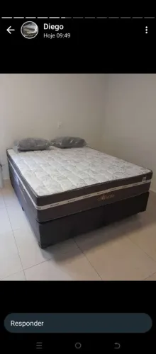 Cama queen size Atlanta com travesseiro grátis