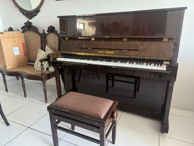 Piano Fritz Dobbert com Banqueta - Excelente Estado!<br>