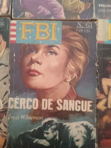 42 livros de bolso da série FBI