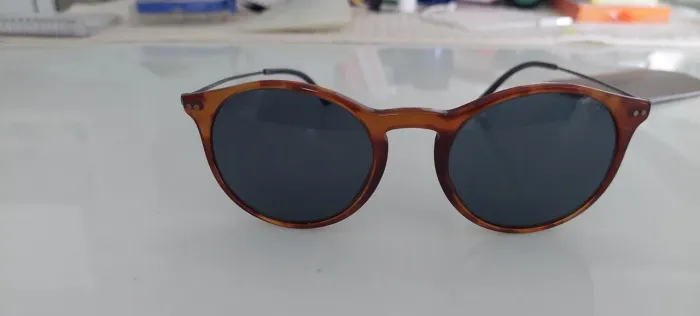 Óculos de sol giorgio Armani.