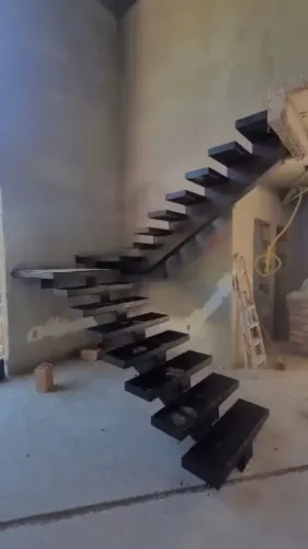 Escadas em Estrutura Metálica (FABRICA)