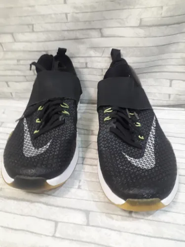 Tênis Nike Preto com Detalhes
