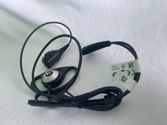 fone de ouvido estilo D Motorola com microfone e botão PTT (Push-to-Talk) 