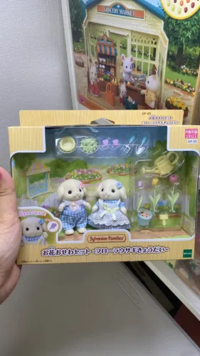 Sylvanian families - Conjunto Jardinagem Irmãos Coelho Floral