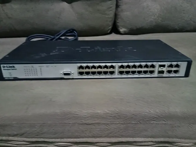 Switch D- Link Modelo 3028.