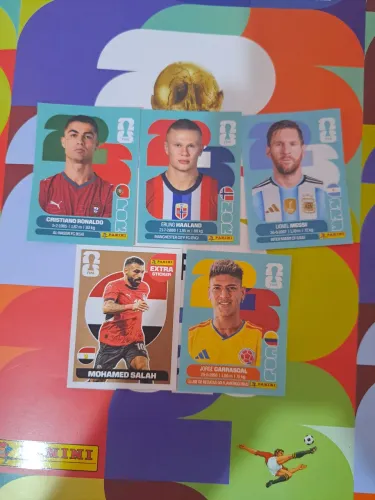 Vendo figurinhas C.Ronaldo, Haaland, Messi , Carrascal.