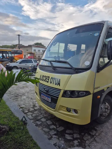 VENDO MICRO VOLARE V8 2011 COM AR CONDICIONADO 