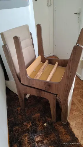 Vendo mesa MDF com tampo de vidro quadrada e 4 cadeiras